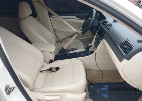 2013 Volkswagen Passat 2.5L Wolfsburg Edition z USA, uszkodzony, nr VIN 1VWAP7A36DC140055